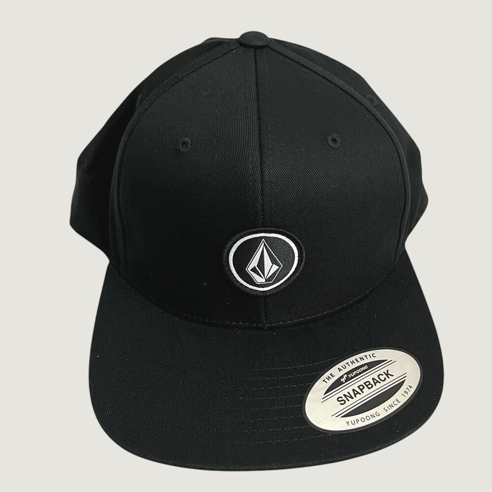 Volcom Mens Quarter Twill Snapback Hat Black Flat Bill Yupoong Cap One Size NWT